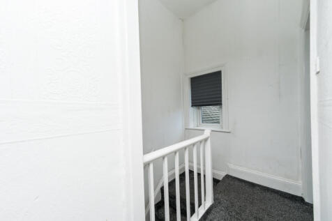 Smithies Moor Lane, BATLEY, WF17 9AT photo 5