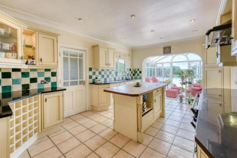 49 Sabrina Road-kitchen1.jpg