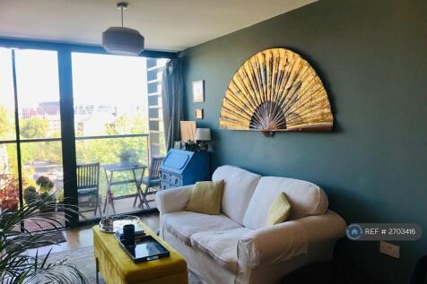 Living Area (Photo 2)