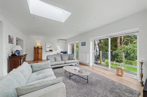 South facing lounge