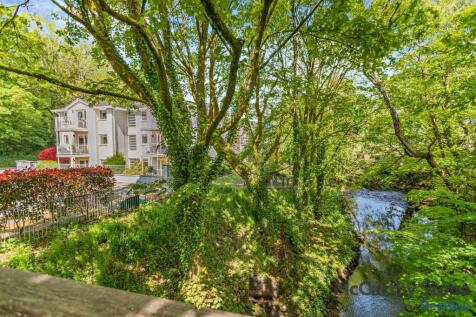 Rivers Edge Court