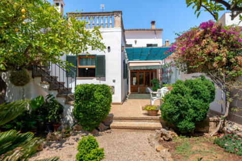 Townhouse with garden in Alaro