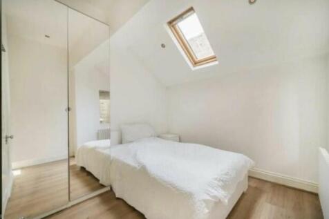 Silver Crescent, LONDON photo 3
