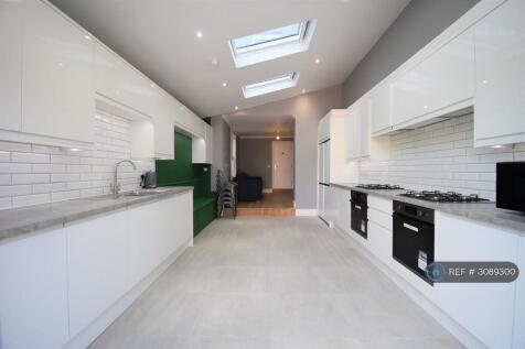 6-bed semi-detached on Addington Road, Reading, RG1, £4,770/mo