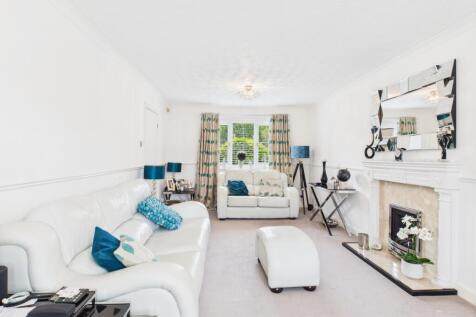 CAM03729G0-PR0056-STILL029