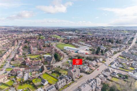 399 Strathmartine Road Dundee-11.JPG
