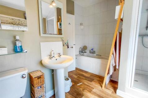 22-04-2026__20-38-16_bathroom.ZVunW.jpg