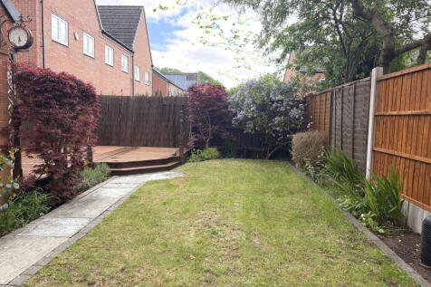 3 Bedrooms | Family Bathroom + Ensuite | Garage |