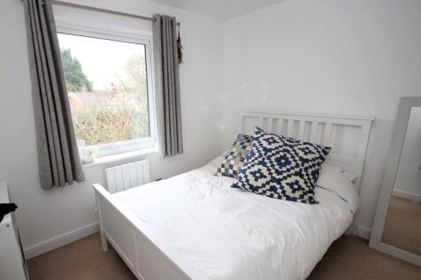 Finchampstead Road, Wokingham photo 3