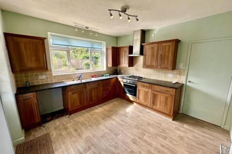 Kitchen (1/4)