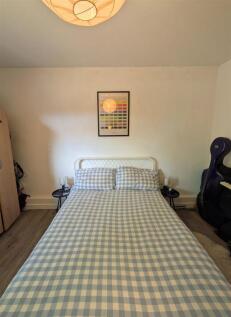 4 Thorburn bedroom.jpg