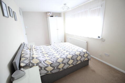 St Theresas Close, Kettering photo 4