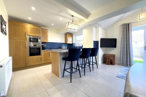 KITCHEN/DINER/FAMILY ROOM