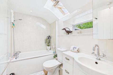 CAM04201G0-PR0085-STILL048