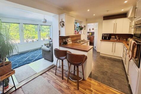 Kitchen/Sun Room