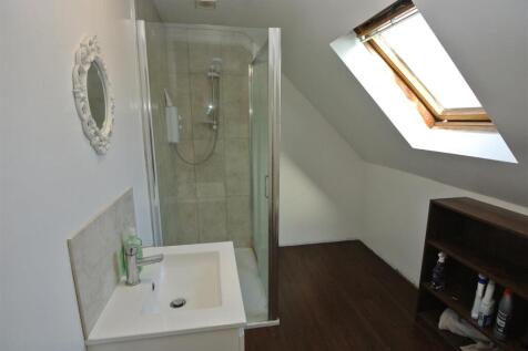 Shower Room upstairs.JPG