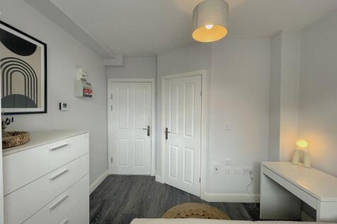 Room H, The Woodston, Belsize Avenue, PE2 9HX photo 3