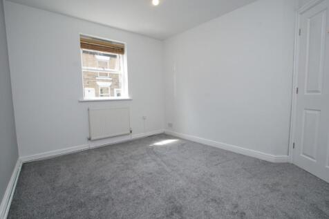 **PARKING!** Hayden Court, Glossop, SK13 8AW  photo 5