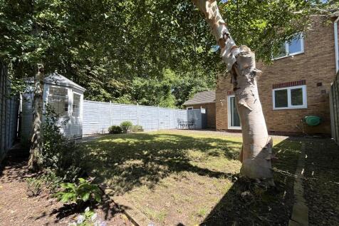 Rear garden to re...