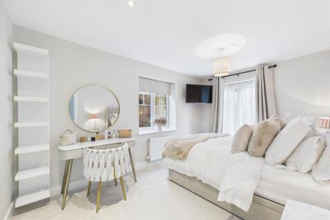 CAM02119G0-PR0432-STILL001