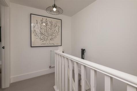 77 - 6 North Light Place BD22 8FD.jpg