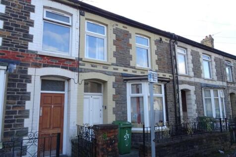 Charming terraced house with classic stone faca...