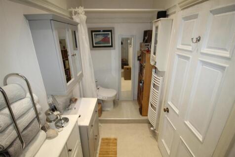 Park Road 74, En-Suite 1.JPG