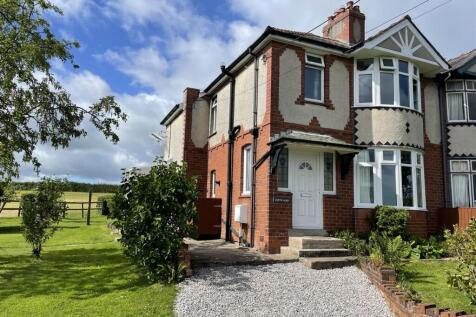 3-bed semi-detached on Picton Road, Penyffordd, £995/mo