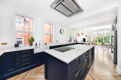 7 bed, 5 bath Detached in Birmingham - Photo 4