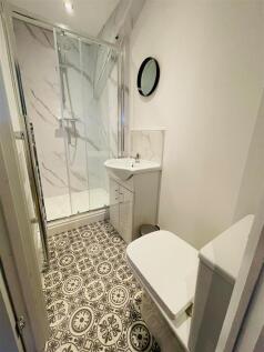 ensuite.JPG