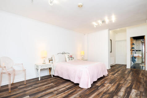 5 bed, 5 bath Detached in Glasgow - Photo 19