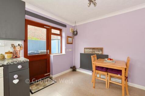 Kitchen/ Dining Room