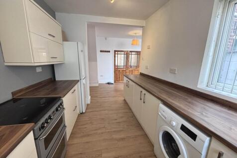 2-bed terraced on Harris Street, St Helens, £850/mo