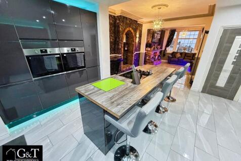 Open Plan Living/Kitchen/Dining