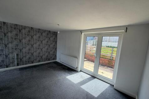 43 Starthe Bank, Heanor, Derbyshire, DE75 7AX photo 3