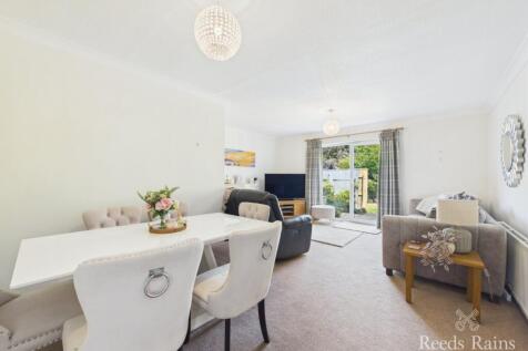 Sitting/Dining Room