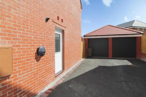 Double Garage &amp; Driveway