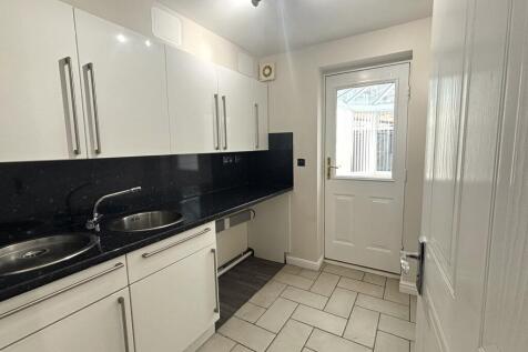 8 Foyers Way, Chesterfield, Derbyshire S41 0FN photo 5