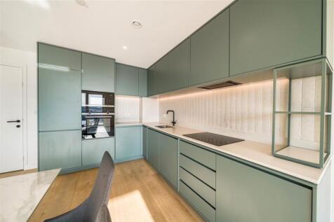 Parkview Avenue, Cricklewood photo 4
