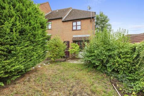 17 Lawsone Rise, HP13 5NS-9.jpg