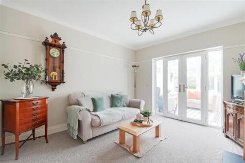 Living Room 1.jpg