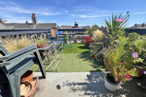 Bedford Terrace 5 - Roof Garden.jpg