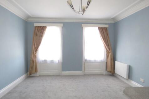 Hynes Court, SP11 photo 4