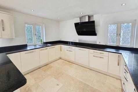 Farnborough Road, Farnham photo 4