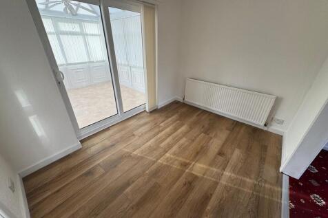 Kensington Drive, Bury photo 5