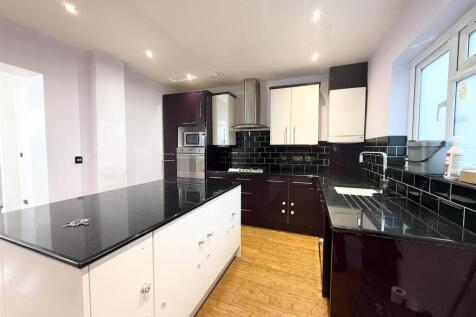 Kitchen 2.jpeg