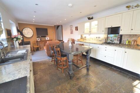 KITCHEN/DINER/SITTING ROOM