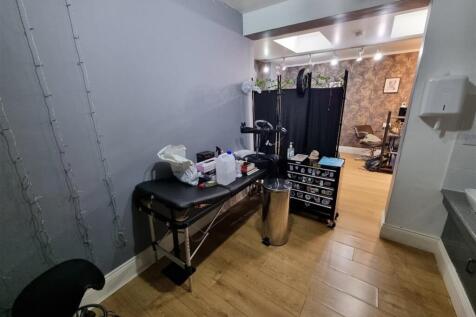 Commercial Property to rent Image 5