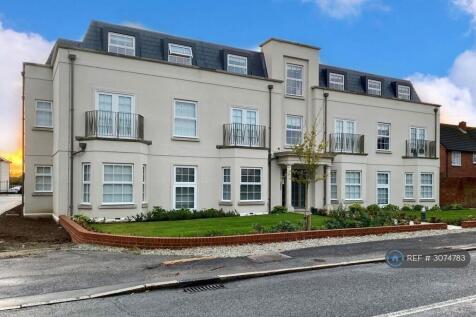 2-bed flat on Castle View House, Datchet, SL3, £1,800/mo