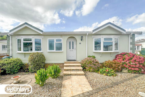 2 Bedroom Park Home for Sale